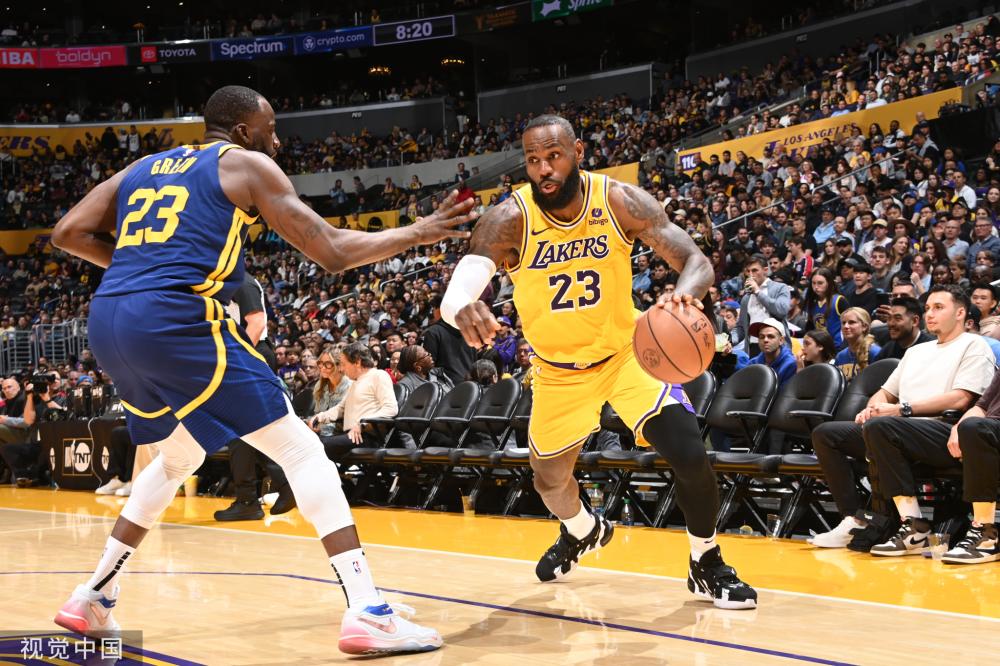 媒体人:干脆让CBA搞付费 真有情怀的就掏钱支持(媒体人建议CBA推行付费制:有情怀的球迷请用钱包支持)